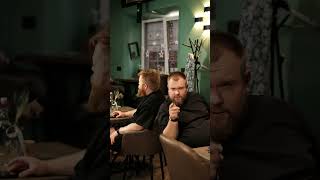 подстава от друга!  #юмор #comedyclips #bartendershow #metal #бар #рок #барвбольшомгороде #кальян