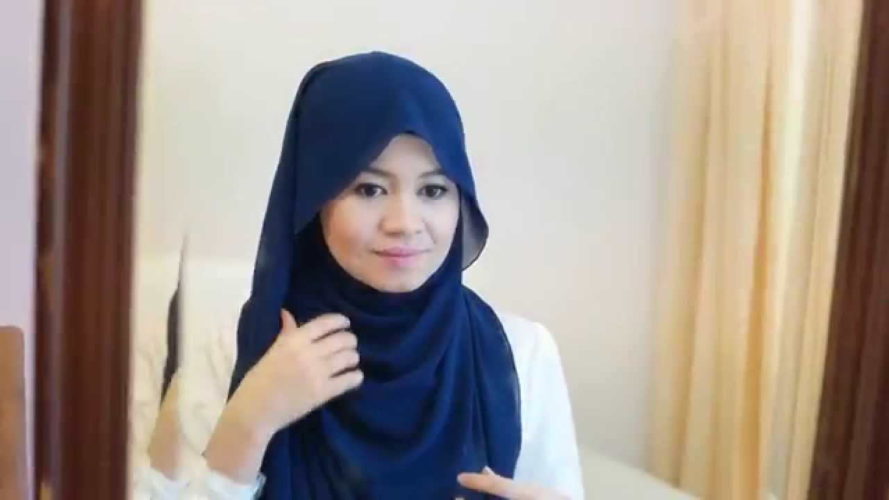 Daily Hijab Tutorial #1 by R Nadia Sabrina - YouTube