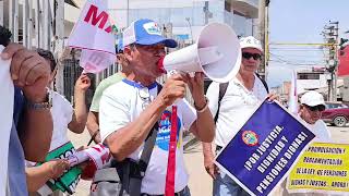 Unemployed and retired teachers protest for improvements in pensions and living conditions