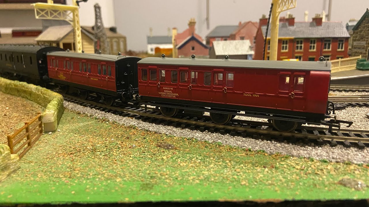 A short Review of the Hornby 6 Wheel coaches