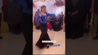 Красавица Русалина танцует Сарэ Патря