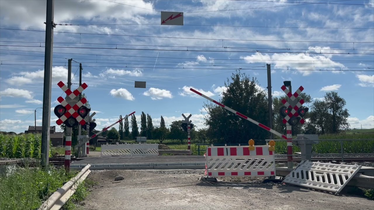 Spoorwegovergang Voeren (B) // Overweg // Railroad Crossing