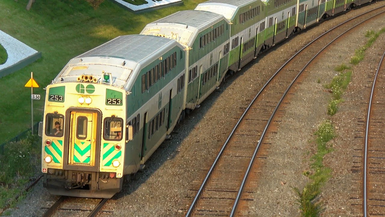 (4K!) OLD CAB CAR!!! GOLDEN LIGHT! GO 253 At Sunnyside - YouTube