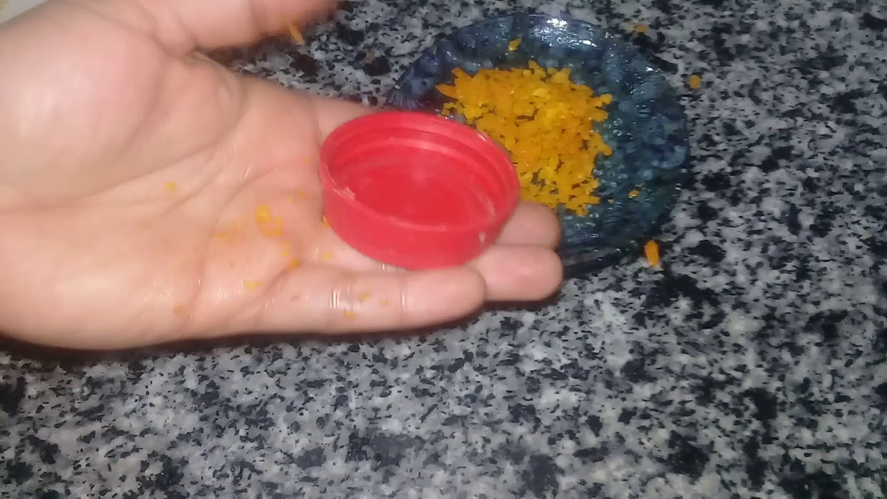 لو عايزه تعطرى تلاجتك ببلاش هاتي غطا جركن وتعالي نقولك