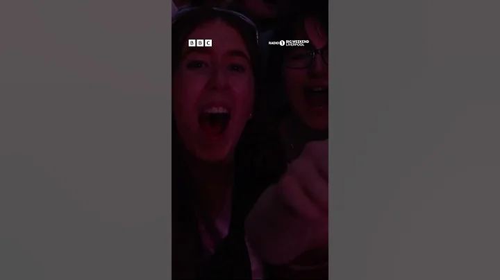 Liverpool sing their hearts out with @samfendermusic 🥰 #BigWeekend