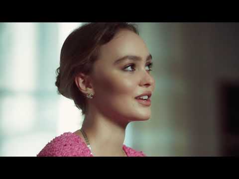 H Lily Rose Depp μιλάει για την νέα Chanel καμπάνια