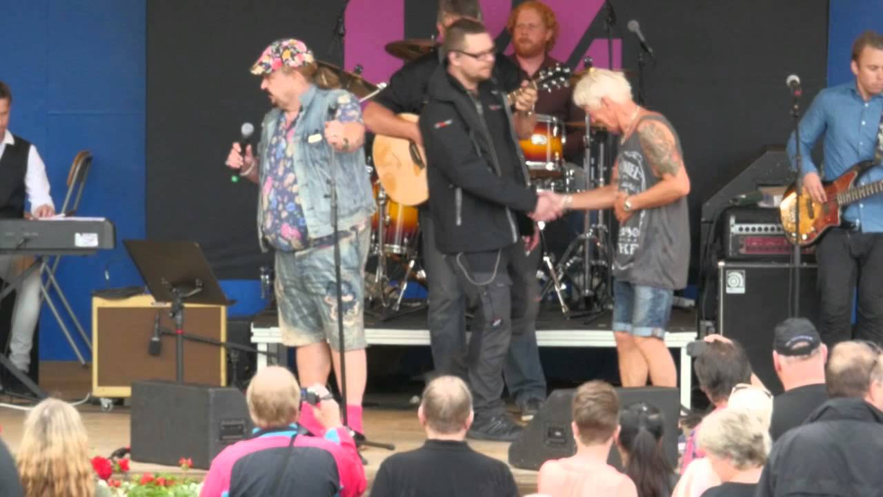 Olle Jönsson sjunger 