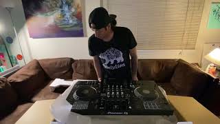 Pioneer XDJ-XZ Unboxing & Features