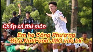 Chấp thủ môn khi bị dẫn trước, U17 NutiFood JMG vẫn thắng ngược vào bán kết nhờ em họ Công Phượng