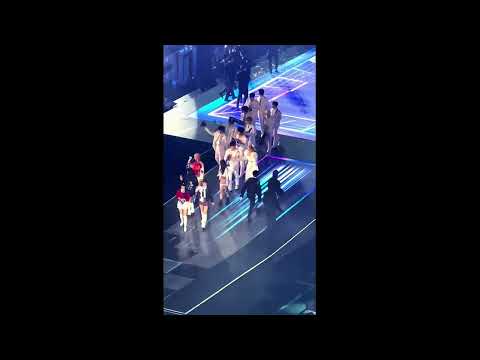 SOMI and TREASURE moment at MAMA AWARDS