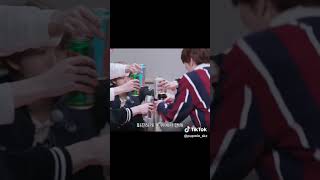 Stray Kids Drinking Beer Stray Kids Tomando Cerveza シ