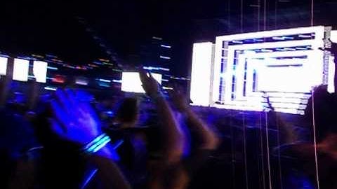 Hardwell "Who is Ready to Jump" @ EDC Vegas