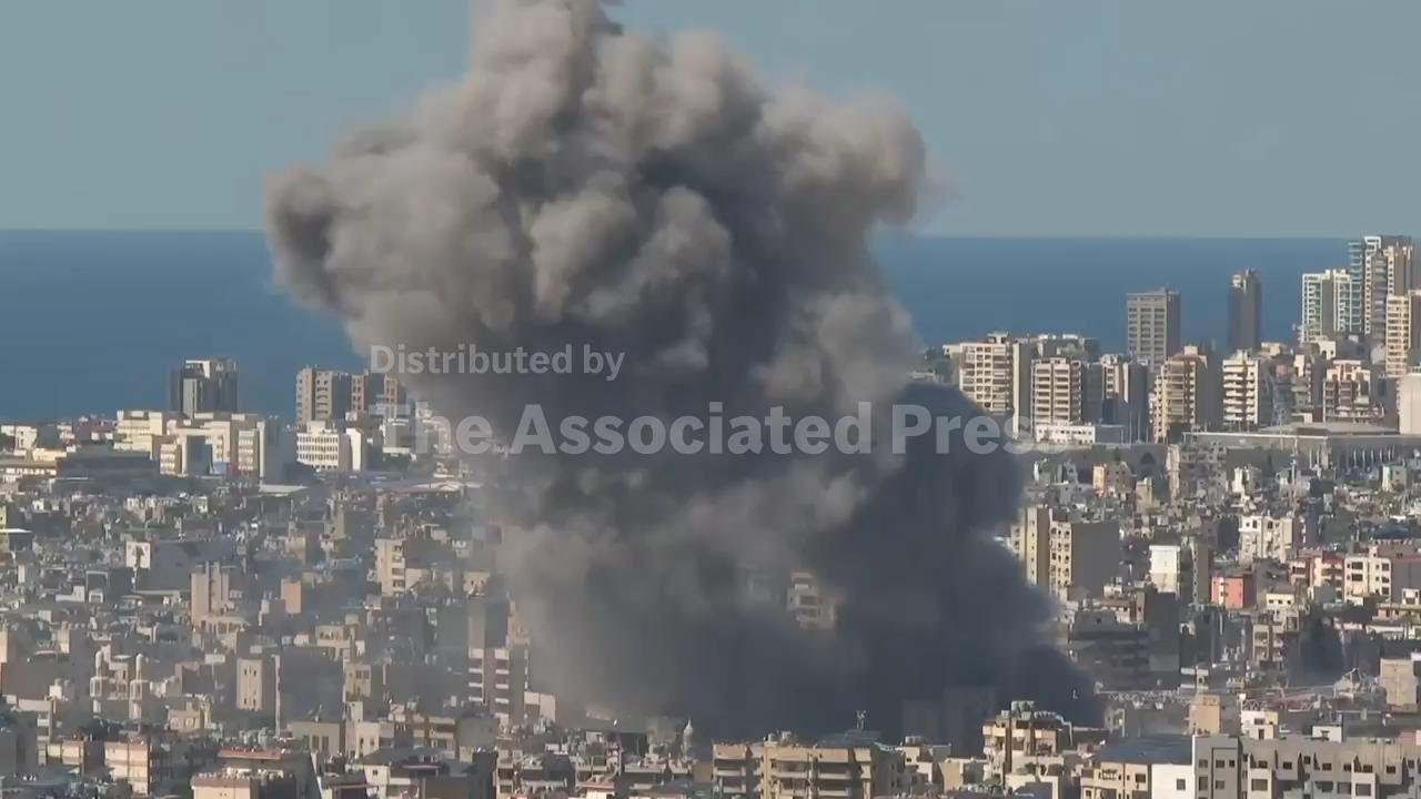 Strikes in Beirut send plumes of smoke into the air - YouTube