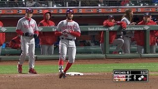 WSH@SF: Murphy memamerkan tongkat pemukul dan sarung tangan dalam permainan dinamis screenshot 3