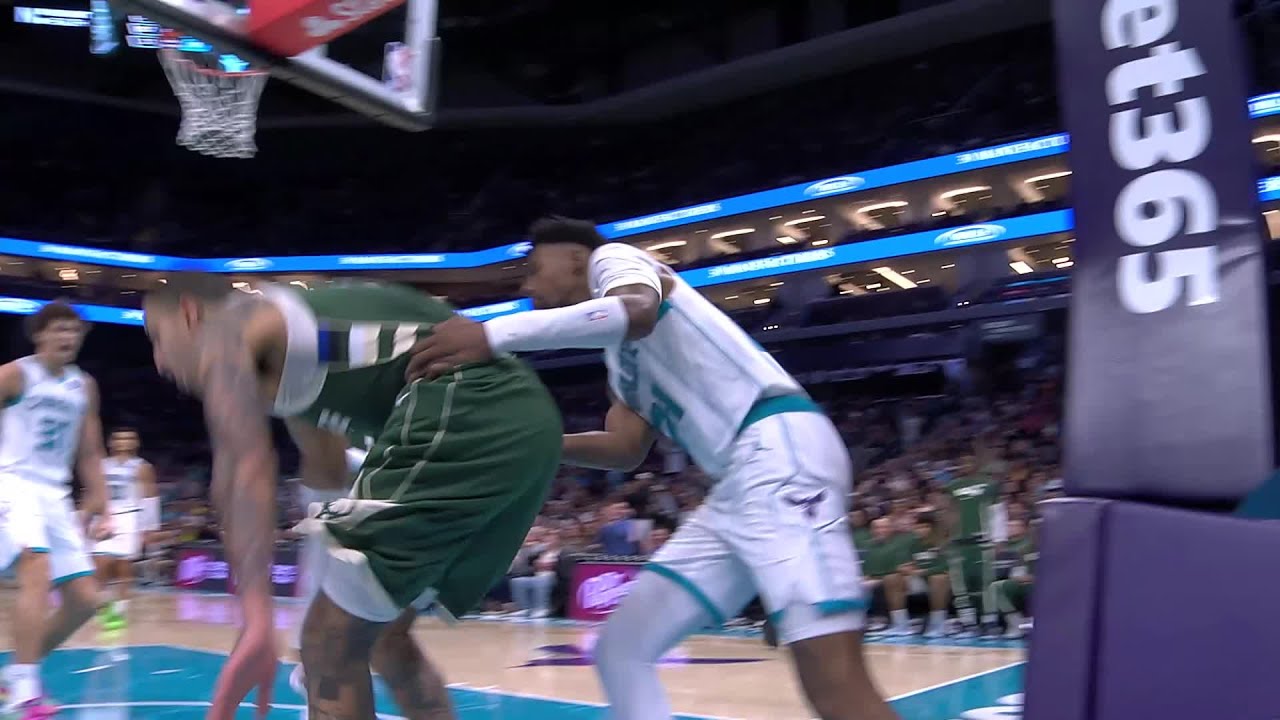 Брэндон Миллер эффектно обыгрывает Кузму, а затем толкает его 😳