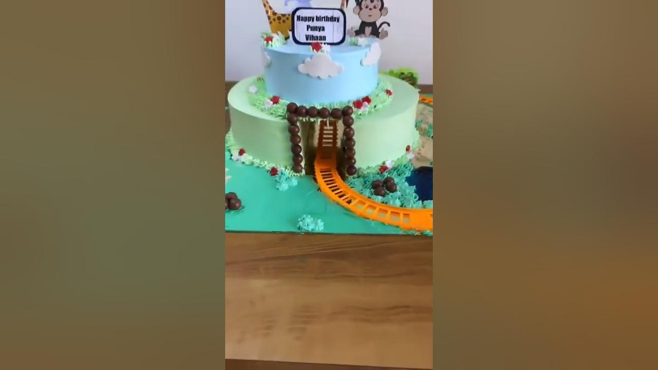 MOVING TRAIN CAKE