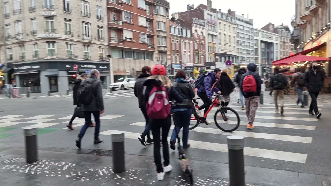 A fun walk in the street of the French city of Lille