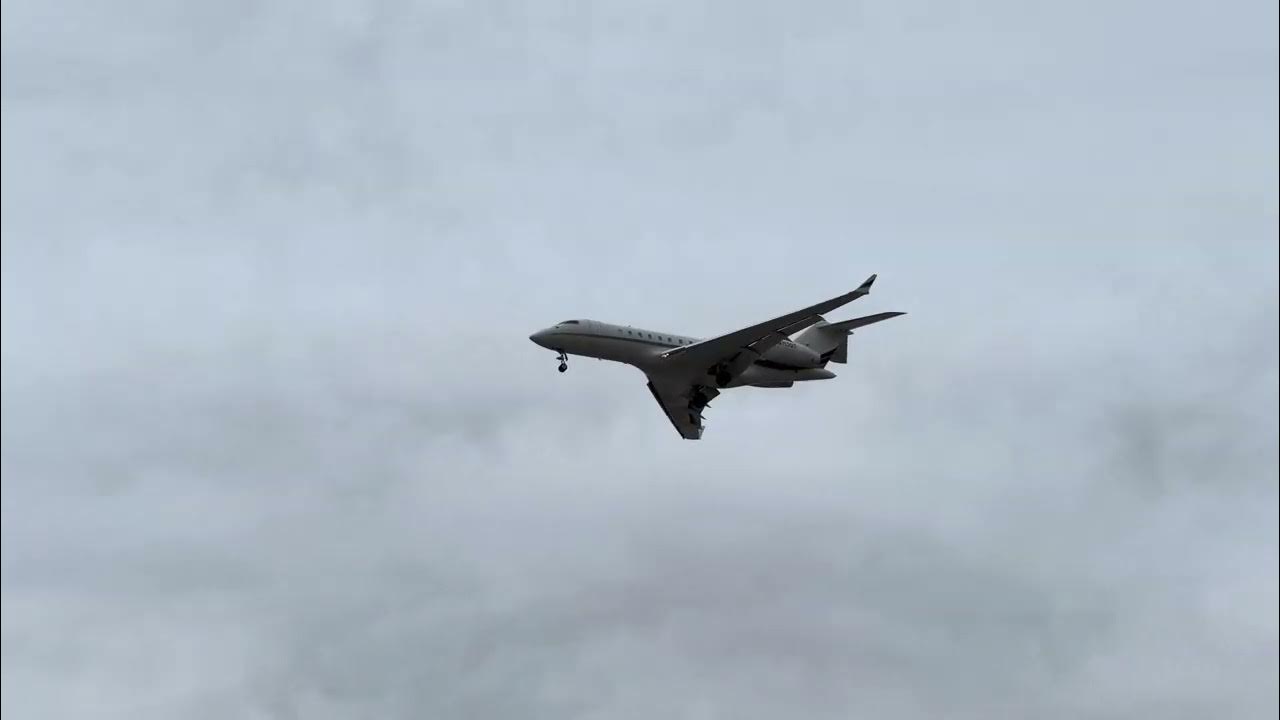 NetJets Bombardier Global 5000 N113QS Arriving at Las Vegas (LAS) from