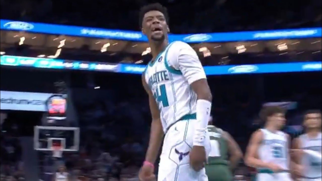 Brandon Miller hits with Kyle Kuzma with a vulgar taunt after posterizing him