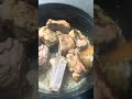 Quase pronta a costelinha de porco 🐖 na panela de ferro 😋