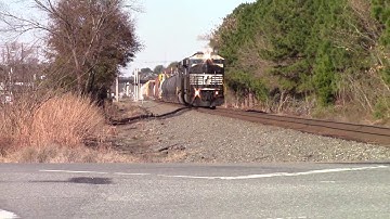 Notch 8 SD60M/ES40DC Leads NS E49 with the Hammer Down on its Eastbound Run