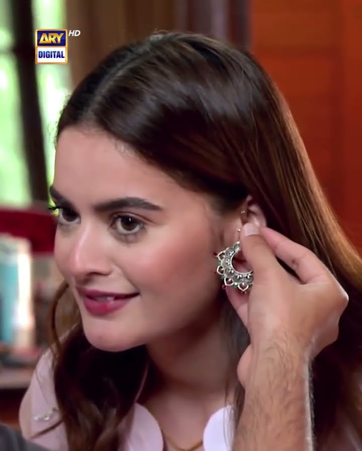 Earings Mein Pehna Dun ? #minalkhan #couple  #shorts