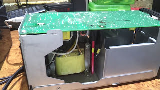 Видео Sua750I Smart- UPS 750 + маленький до обзор (автор: PELING точка RU)