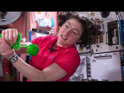 SLIME IN MICROGRAVITY! ? Slime in Space Classroom | Nick