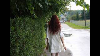 Video thumbnail of "Lisa Ekdahl - Hon förtjänar hela himlen"