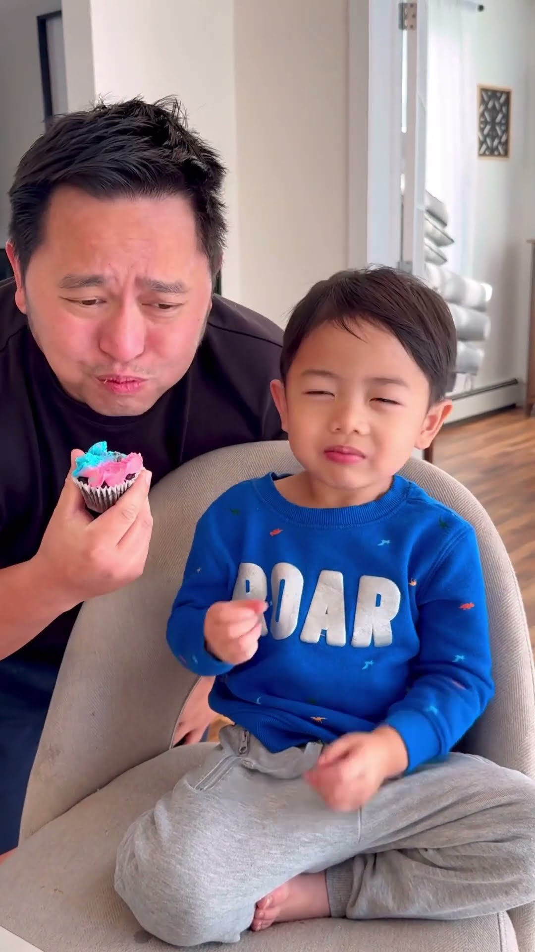 Dad pranks cute baby ???