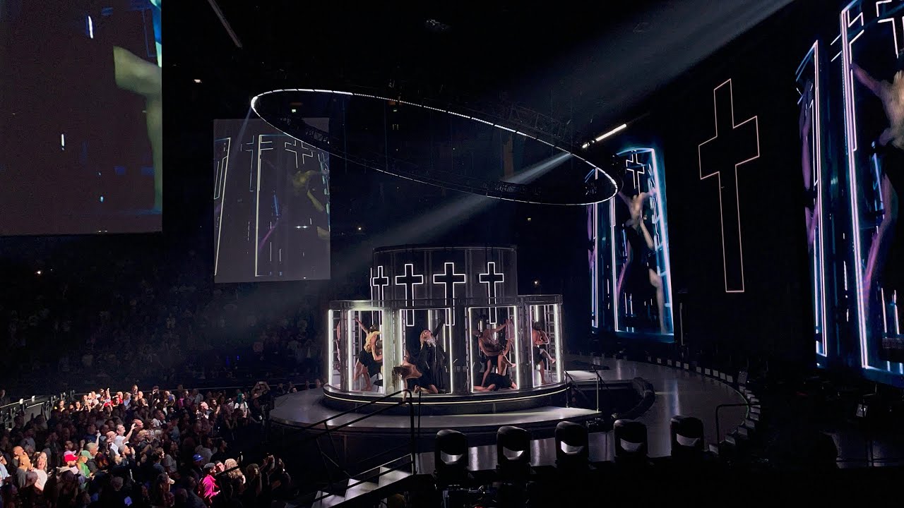 Like A Prayer | Madonna | The Celebration Tour | The O2 | 15/10 - YouTube