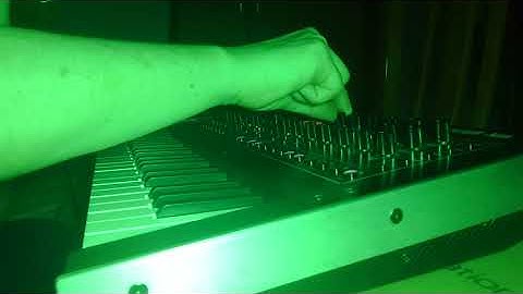 Roland jupiter xm - electro funk