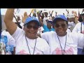 ALEGRÍA DESBORDANTE en KILAMBA: 100.000 FIELES reciben BAILANDO al PAPA