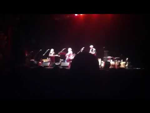 Hot Tuna with Cindy Cashdollar - Living In The Moment