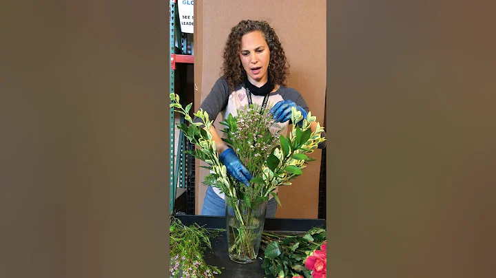 How to arrange Roses and filler flowers in a vase