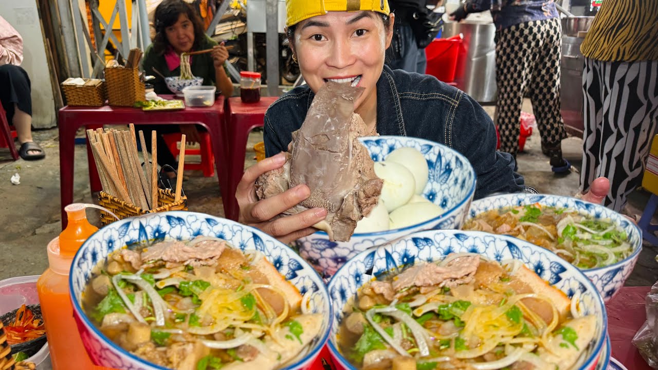 CHẤN ĐỘNG BÚN BÒ HỘT VỊT LỘN.NGA SUMO ÐỤNG ĐỘ CHỊ CHỦ QUÁN VÀ MÀN QUẬY BANH NÓC NGUYÊN 1 CON ĐƯỜNG 