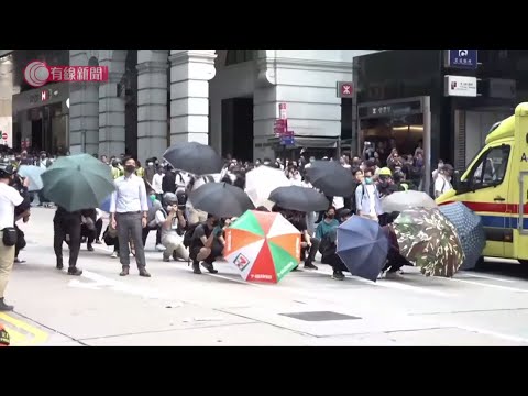 雙11 - 中環LUNCH TIME快閃演變成堵路及縱火 防暴施放至少3輪催淚彈 - 20191111 - 香港新聞 - 有線新聞 CABLE News