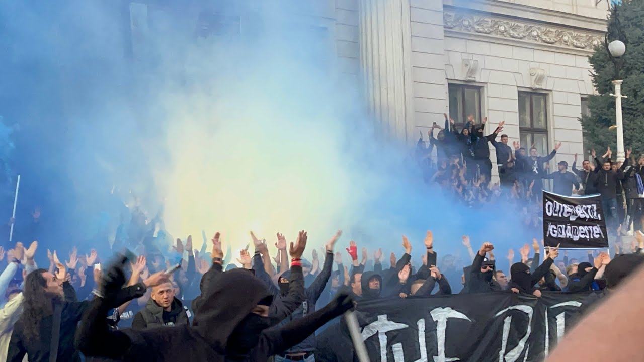 Ce nebunie! Peluza Sud, show prin Craiova înainte de FCU - CSU. Spectacol total