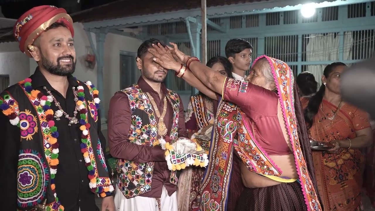 Ronit and Pooja Gotido Video