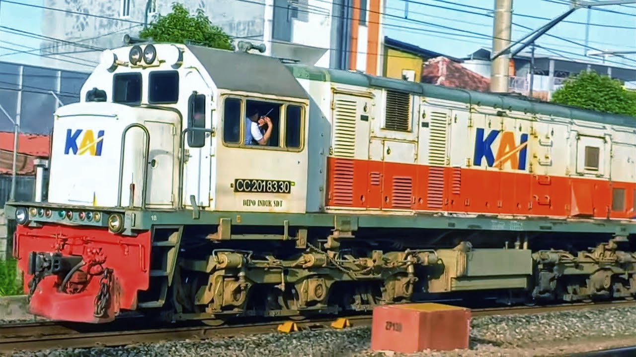 Merekam Kereta Api di Lempuyangan. Momen KA Sri Tanjung dengan 2 Lokomotif.