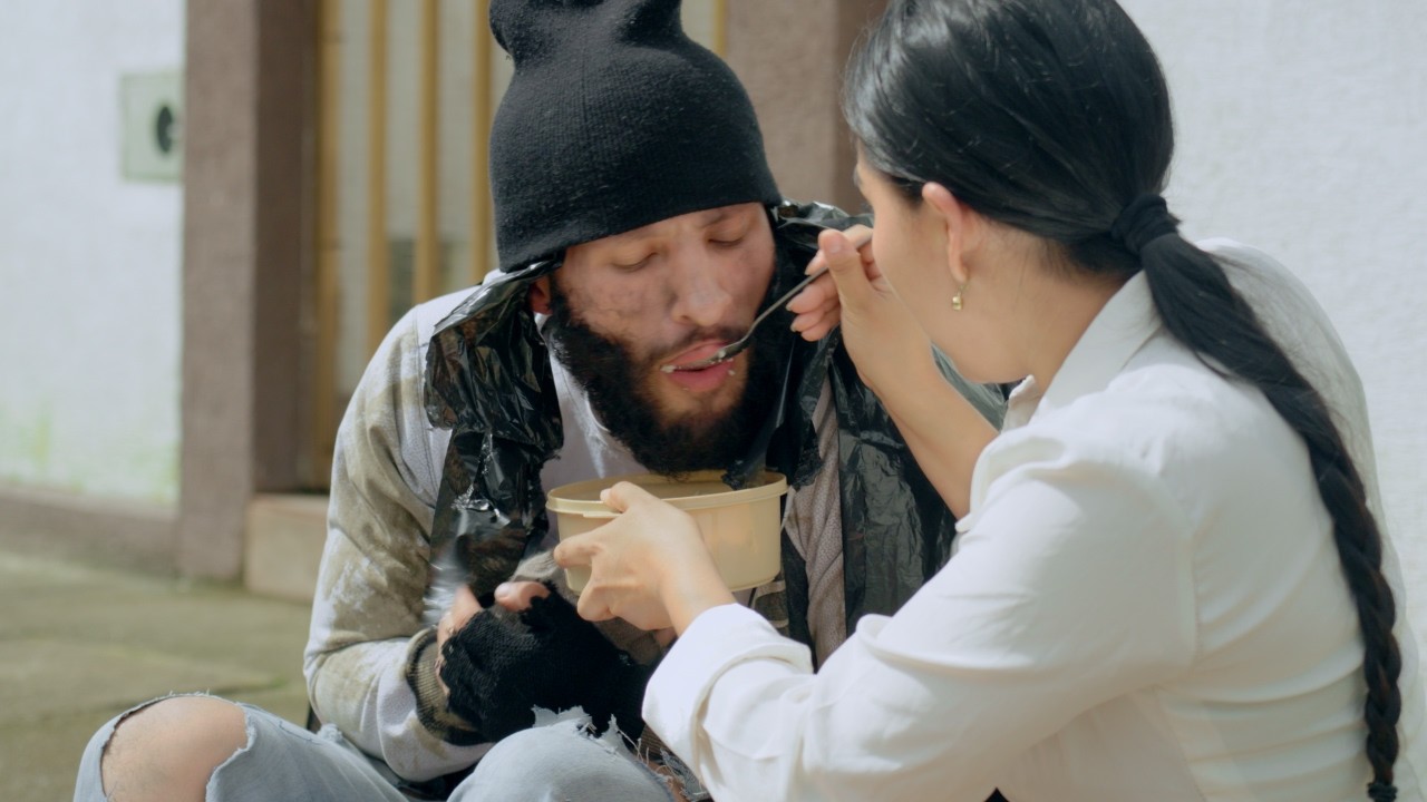 Se burlaron de un hombre necesitado y terminaron pagando las consecuencias