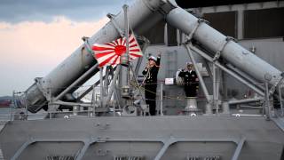 20121020自衛艦旗降ろし方・PG824ミサイル艇はやぶさ＠金沢港