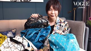 ミッツ・マングローブがバッグの中身をありのままに大公開。驚きのコレクションも披露！| In The Bag | VOGUE JAPAN