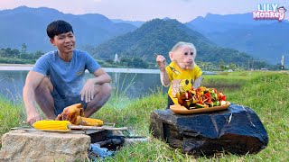 Monkey Lily enjoys the holiday with dad at the picnic area