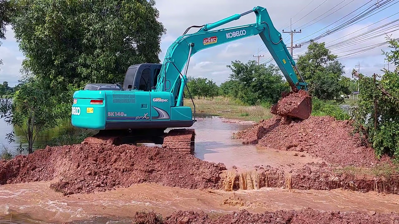 ช่วยน้ำท่วม kobelco sk140lc-super-xm พ.เจริญทรัพย์ จัดให้ excavator EP.8777