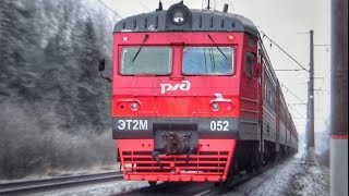 Последствие ледяного дождя. Электропоезд (Торжок) ЭТ2М-052 рядом с о.п. Красница
