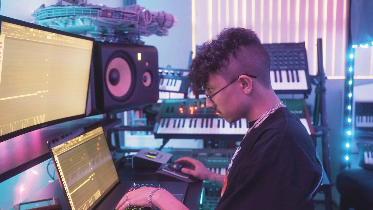 Billboard #1 Producer Makes EMOTIONAL Piano Beat from SCRATCH in 5 Minutes