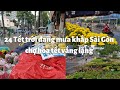 24 tết trời mưa khắp Sài Gòn: Chợ hoa tết vắng lặng, Người bán dùng áo mưa che phủ các chậu hoa