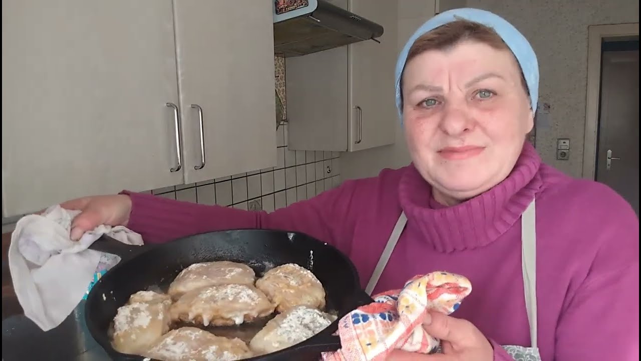 Мой завтрак в гордом одиночестве.  Наказала беглянку. На ужин 🐟 рыба.