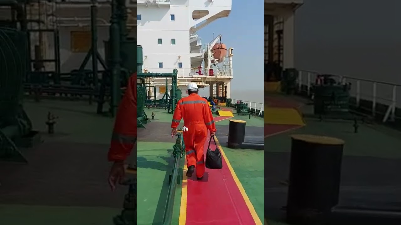 إرشاد ناقلة النفط من البحر الى ميناء خور الزبير